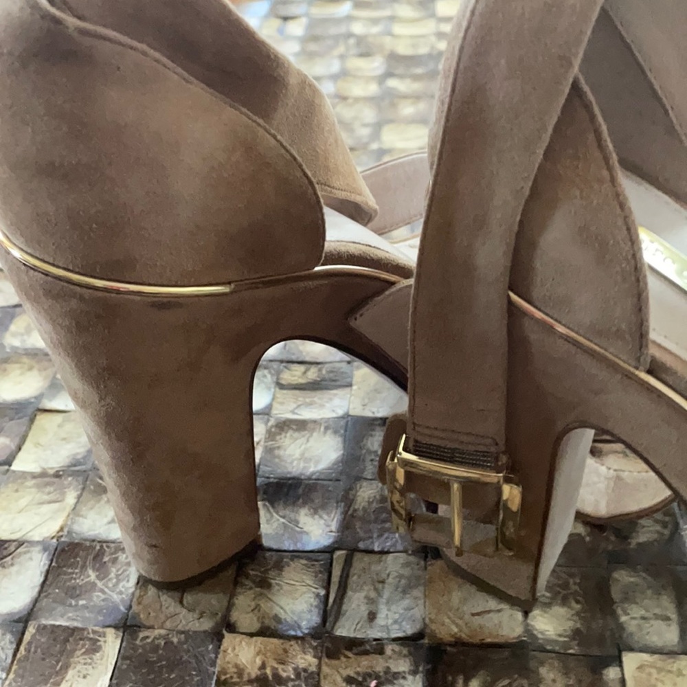 Women’s shoes